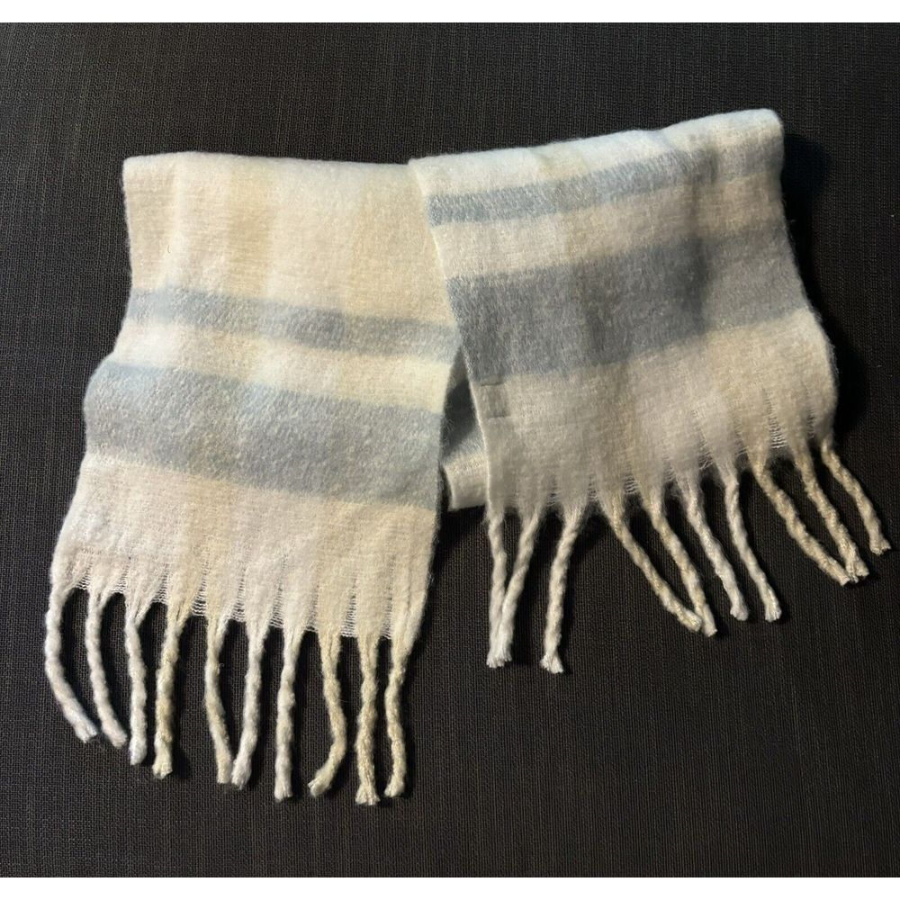 A New‎ Day Brushed Blanket Scarf Cream 12x26 EUC A13